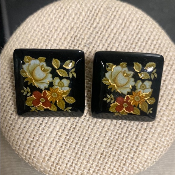 Jewelry - Floral Black and Gold Vintage Earrings